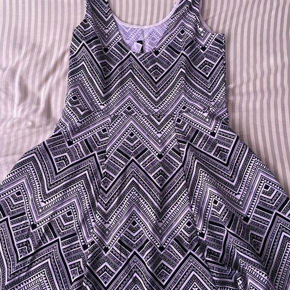 H&M DIVIDED DRESS - Picture 3 of 4